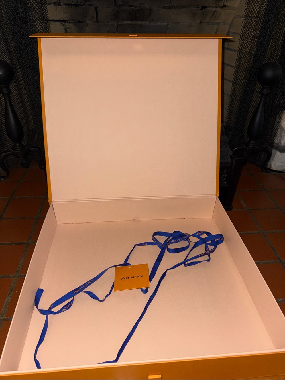 Louis Vuitton Bright Orange Gift Box with Black Logo - Picture 4 of 4